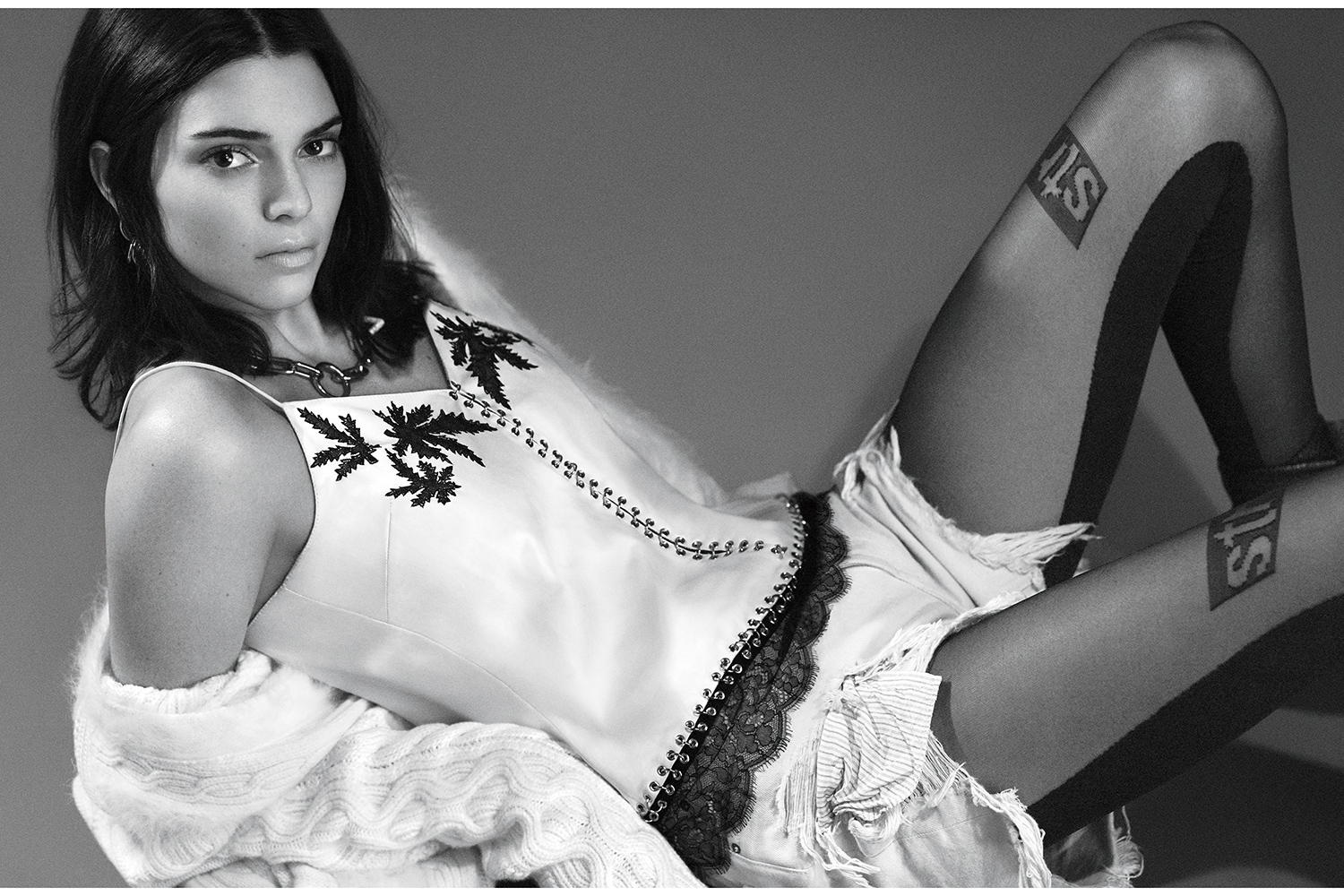 Kendall Jenner Covers Vogue Magazine & People Are Kinda 