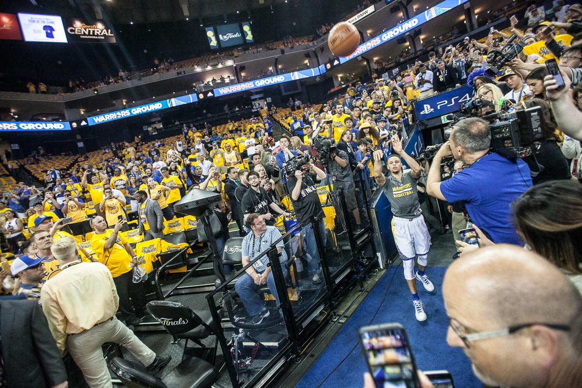 steph-curry-warming-up-for-game-one-of-the-2016-nba-finals-3