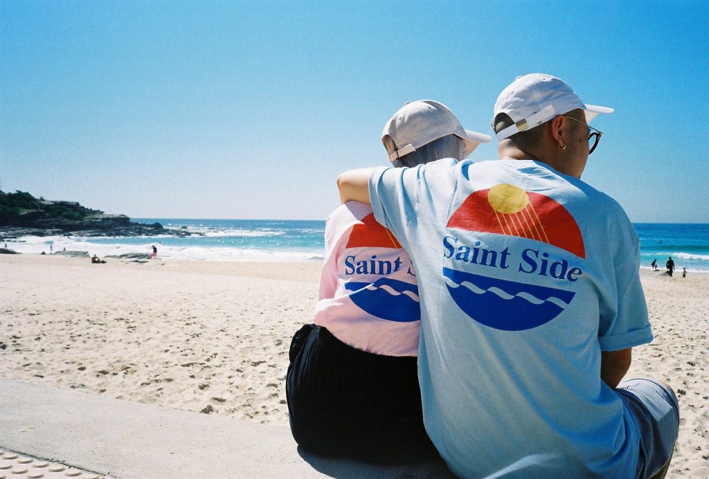 ss-le-beach-t-shirt-surf-blue-pink-2-1024x692