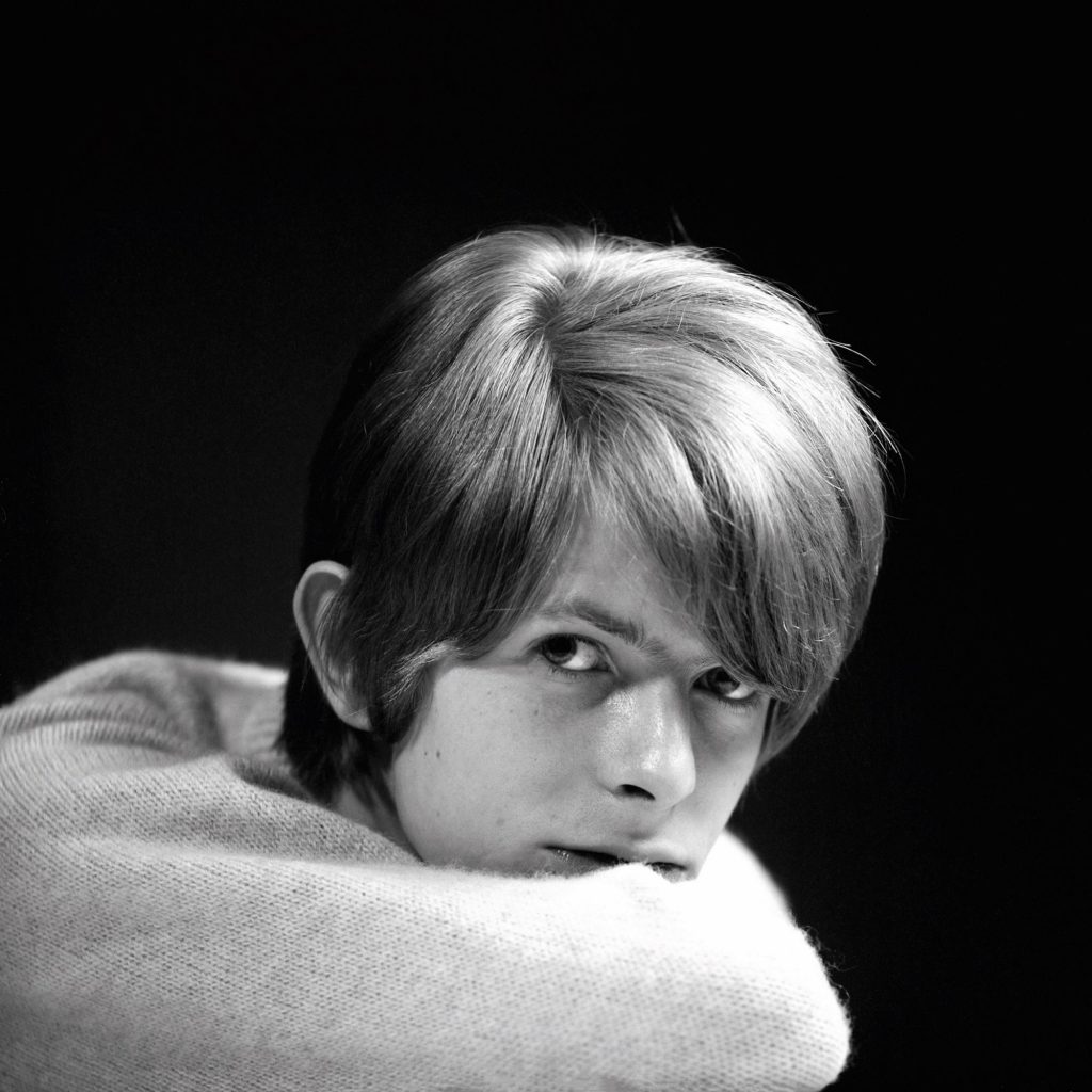 photographing-david-bowie-at-age-20-body-image-1501612196