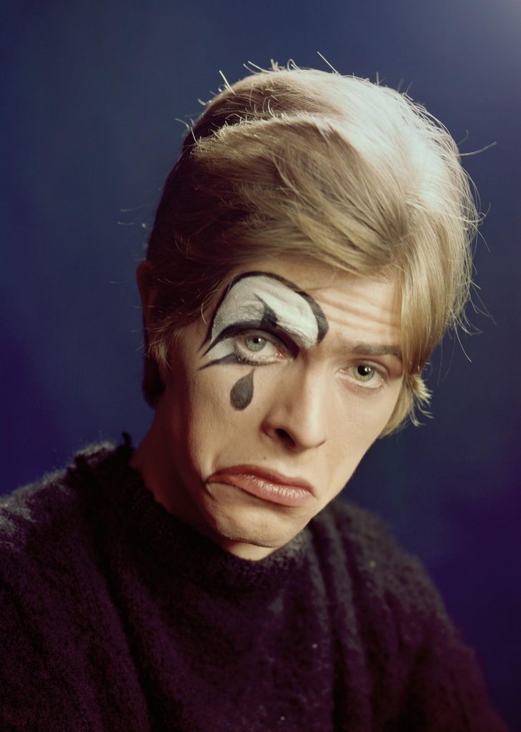 photographing-david-bowie-at-age-20-body-image-1501616442