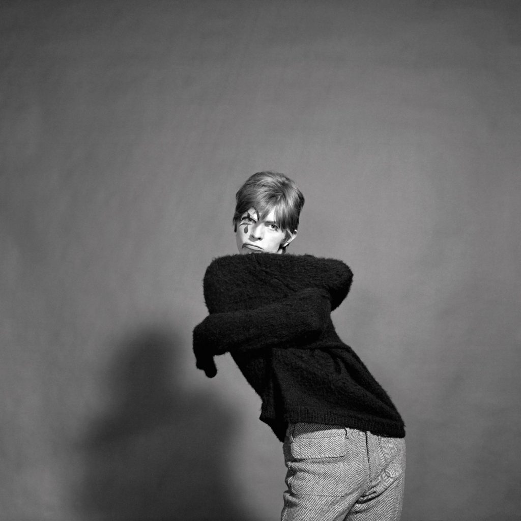 photographs-of-20-year-old-david-bowie-body-image-1501609021