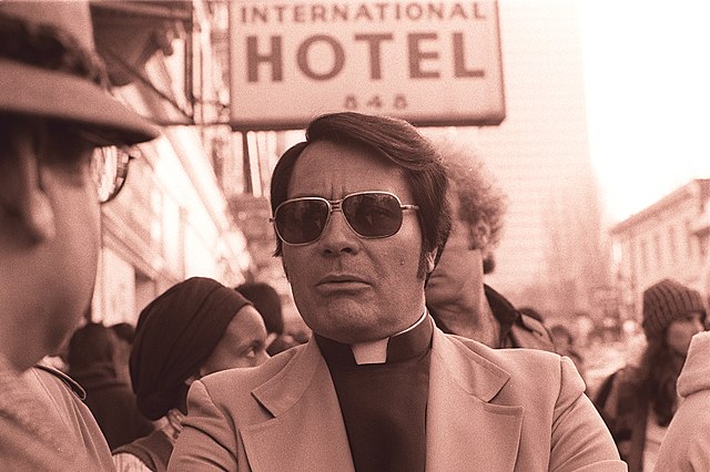 640px-Jim_Jones_in_front_of_the_International_Hotel