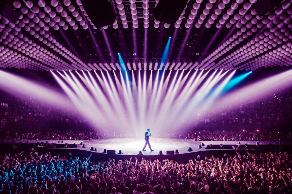 Gig Review Drake Brings An Overblown Spectacle (Ft. 1000