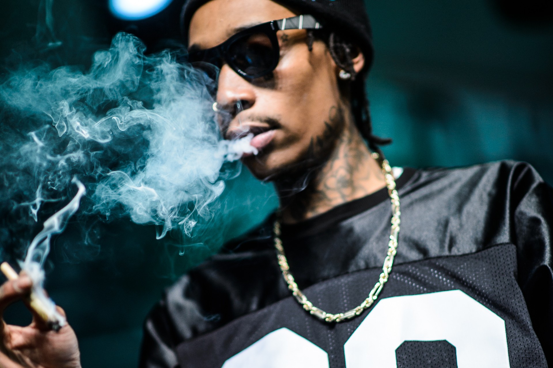Wiz KhalifaがPVで煙草を吸ったライター（本物） Listen to Wiz Khalifa's 'Good For Us' | lifewithoutandy