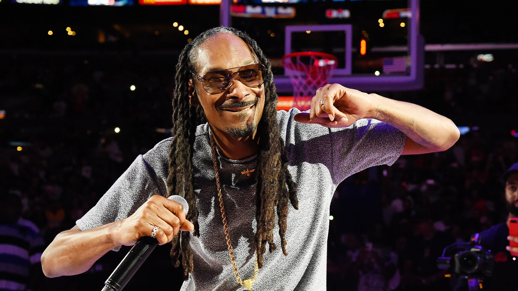 Watch Snoop Dogg Registers To Vote For First Time Ever Lifewithoutandy