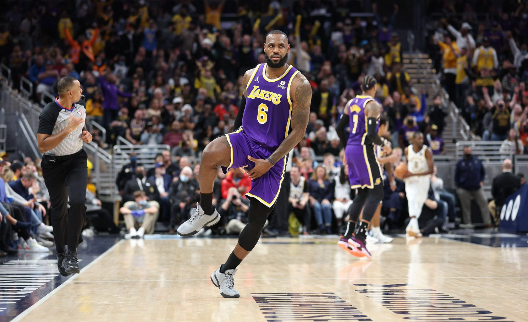Watch LeBron Gets Two Fans Ejected From Lakers VS Pacers Game
