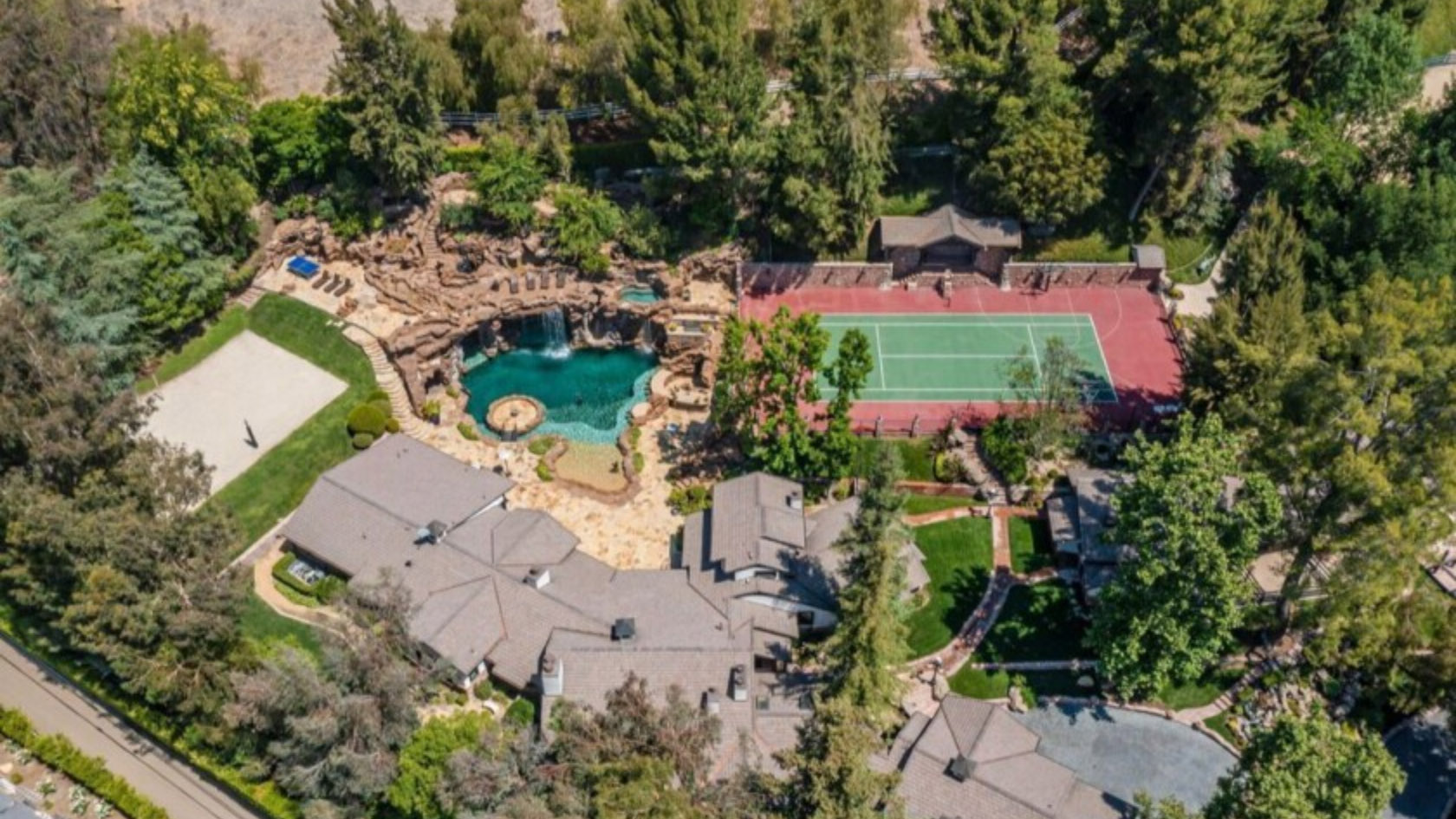 Take A Tour Of The Hidden Hills Bachelor Pad Drake Just Sold For 12 Million USD lifewithoutandy